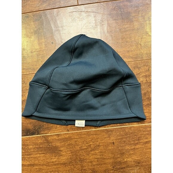 Lululemon Run for It All Beanie in Submarine One Size - Picture 1 of 5